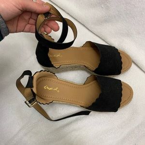 Place scalloped wedges